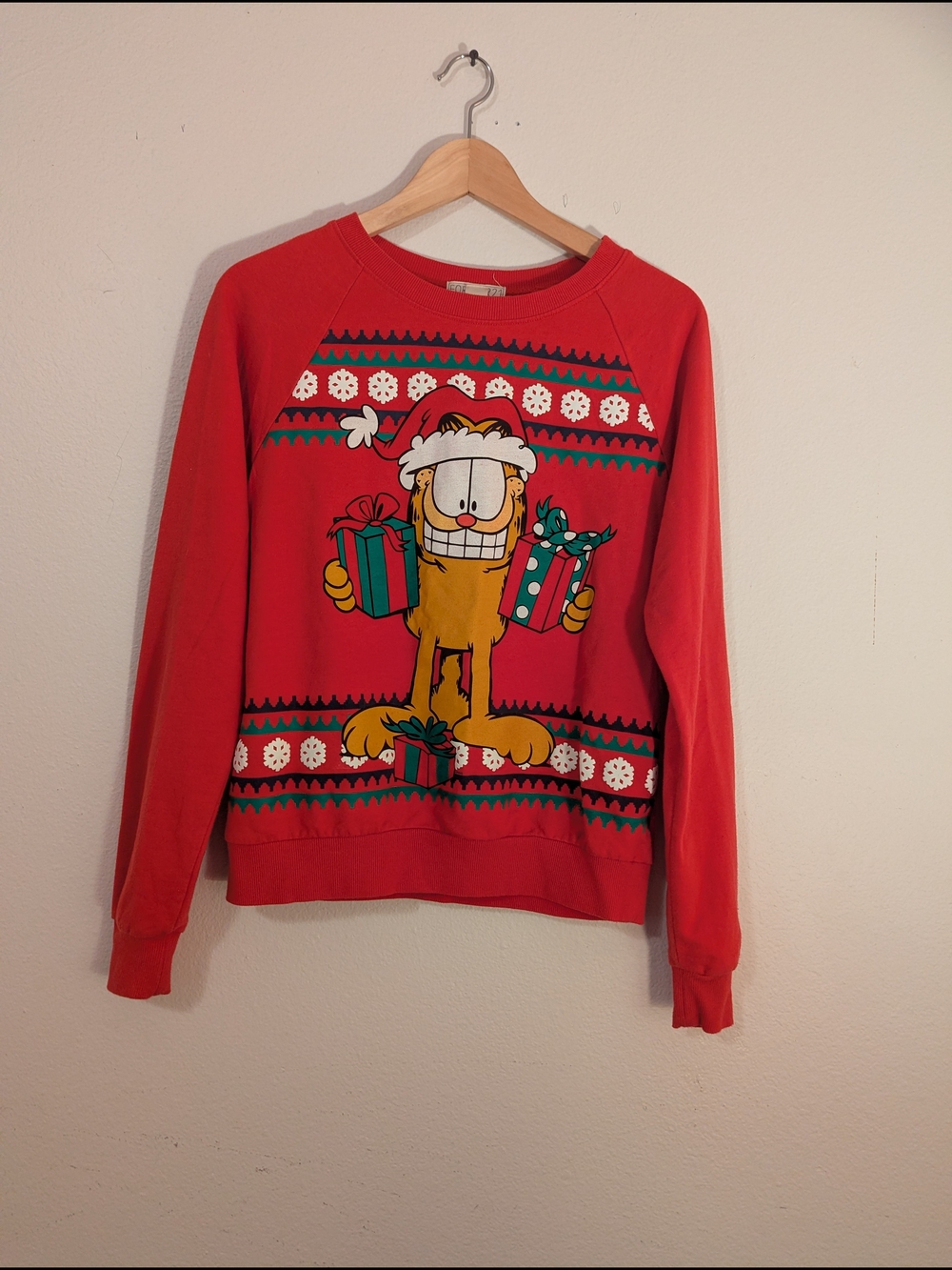 Red Garfield Holiday Graphic Crewneck Top - Picture 1 of 3